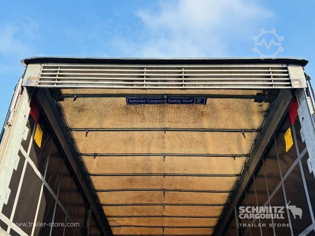 Auflieger mit Pritsche & Plane Schmitz Cargobull Curtainsider Mega Getränke