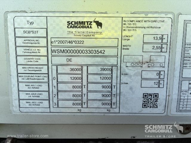 Auflieger mit Pritsche & Plane Schmitz Cargobull Curtainsider Mega Getränke