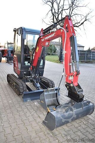 Backhoe loader Yanmar SV22 mit Löffelpaket