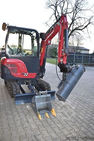 Backhoe loader Yanmar SV22 mit Löffelpaket