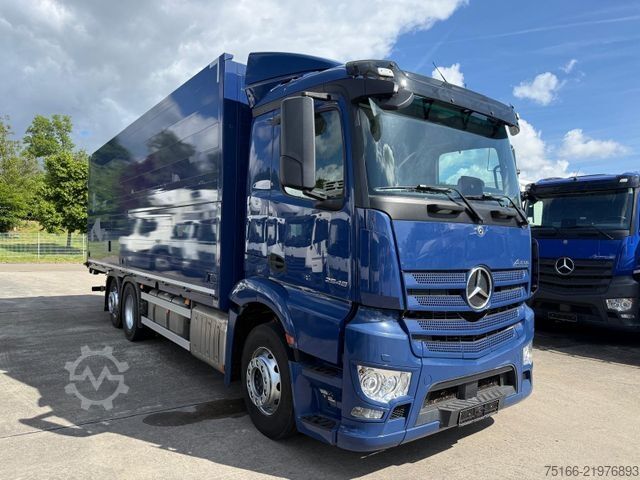 Box truck MERCEDES-BENZ ACTROS 2548 L Getränkekoffer 7,7 m LBW 2 T*LENK