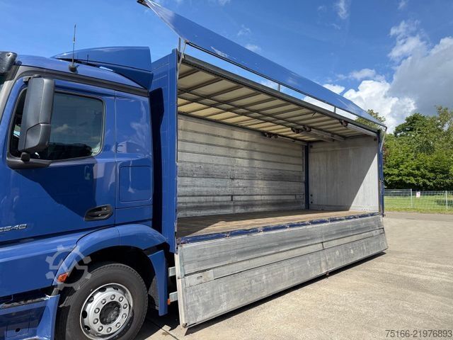 Box truck MERCEDES-BENZ ACTROS 2548 L Getränkekoffer 7,7 m LBW 2 T*LENK