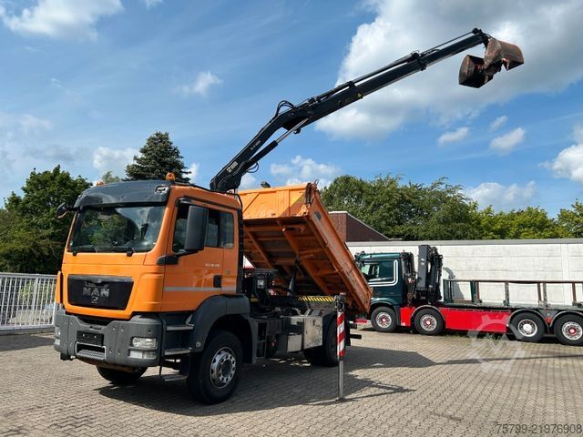 Three-sided tipper truck MAN 18.320 3Skipper mit HIAB 111 Kran + Greifer