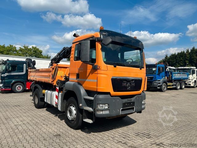 Three-sided tipper truck MAN 18.320 3Skipper mit HIAB 111 Kran + Greifer