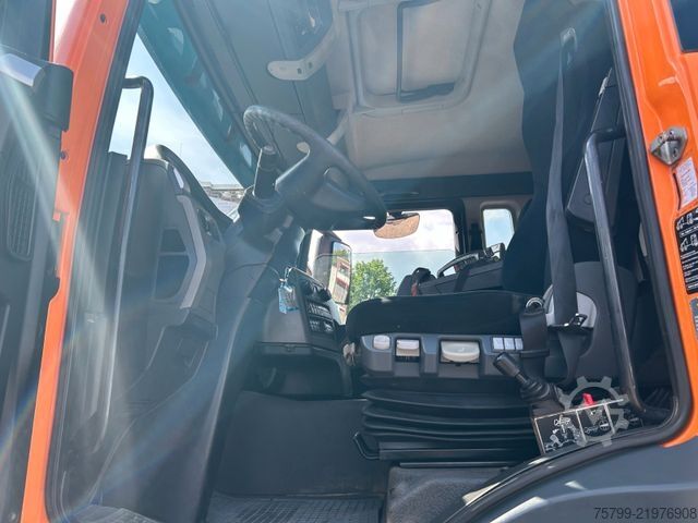 Three-sided tipper truck MAN 18.320 3Skipper mit HIAB 111 Kran + Greifer