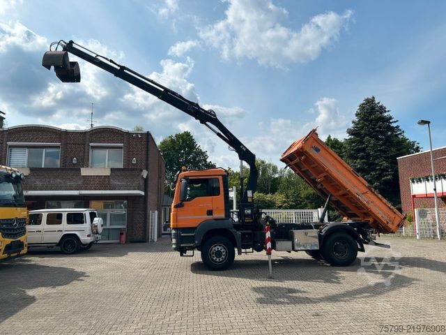 Three-sided tipper truck MAN 18.320 3Skipper mit HIAB 111 Kran + Greifer