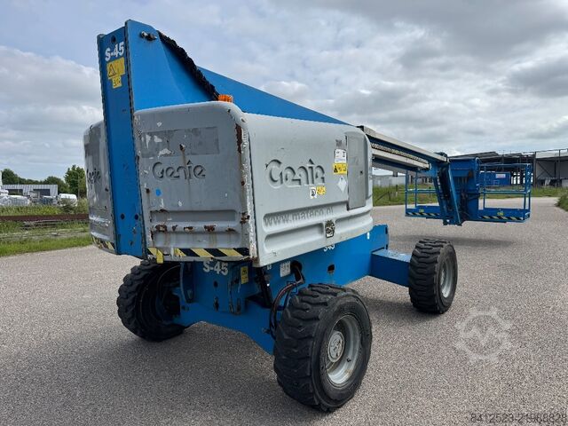 Telescopic boom lift Genie S 45
