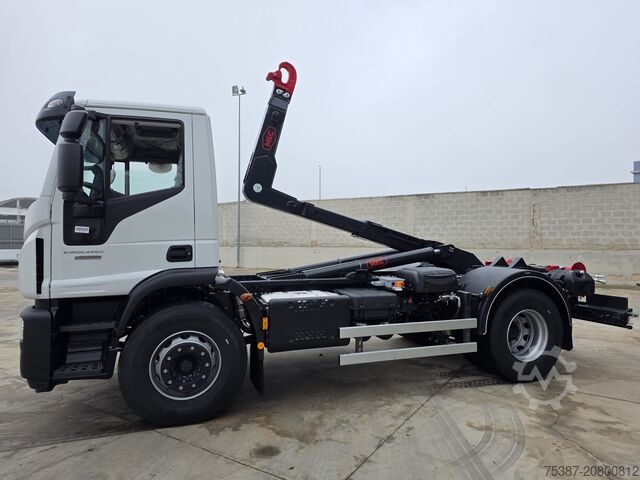 Hakenlift LKW iveco 180E32P