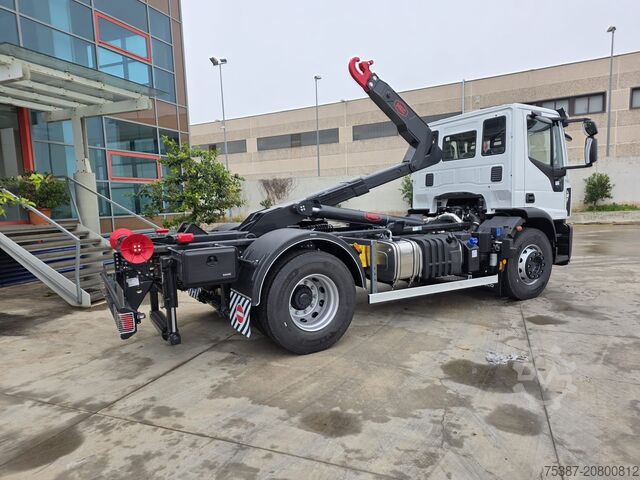 Hakenlift LKW iveco 180E32P