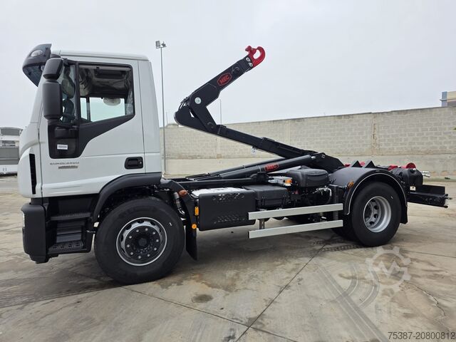 Hakenlift LKW iveco 180E32P