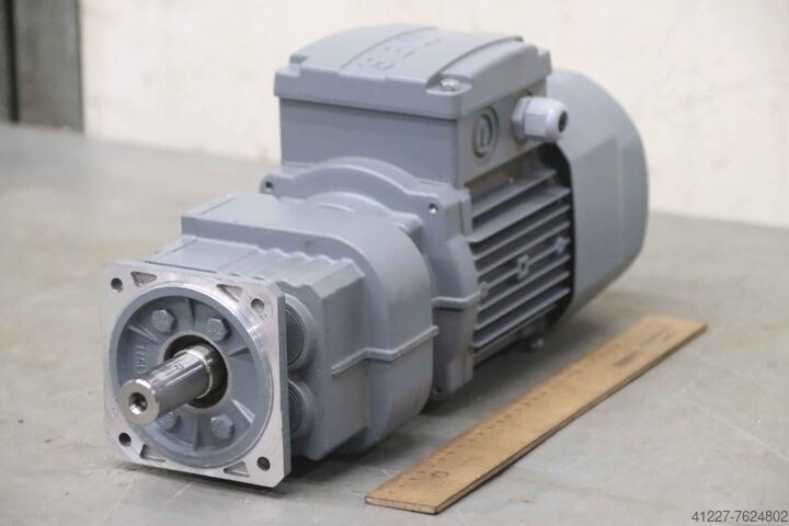 Geared motor 0.18 kW 118 rpm SEW-Eurodrive RF07 DR63M4/BR