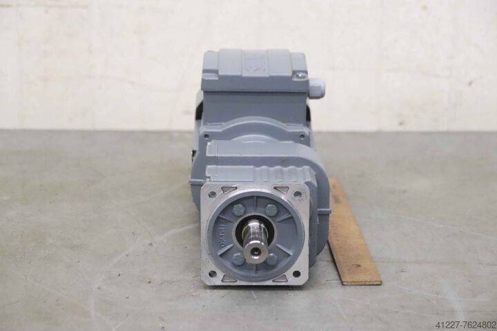 Geared motor 0.18 kW 118 rpm SEW-Eurodrive RF07 DR63M4/BR