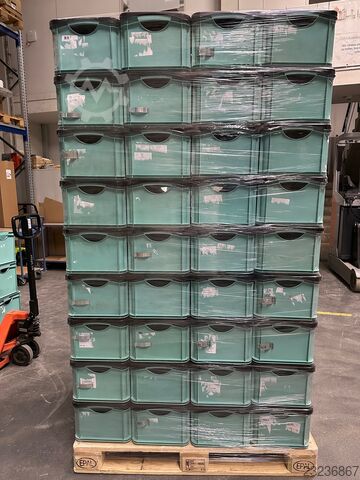Crates, 40 × 30 × 22 cm, with lids Rotho 40x30x22cm mit Deckel