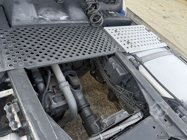 Standard tractor unit Iveco STRALIS 420