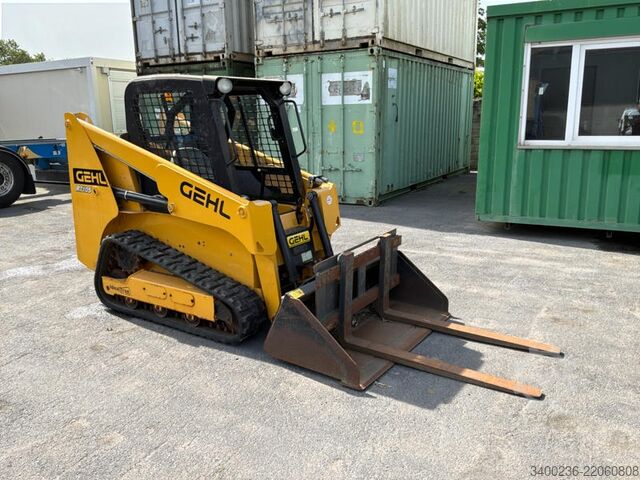 Loader Gehl RT105