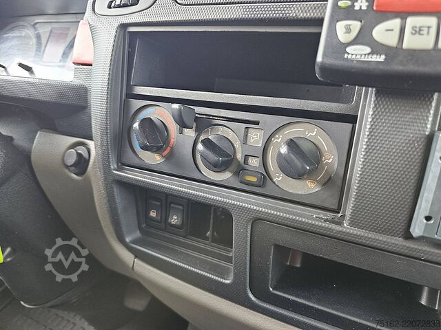 Kühlkastenwagen RENAULT MAXITY 2.5 Carrier Koelwagen