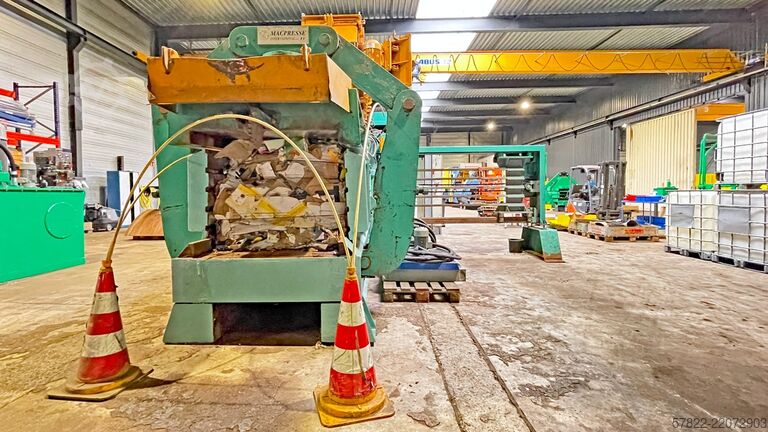 Ballenpresse 200 t Presskraft, Großformat MACPRESSE 112