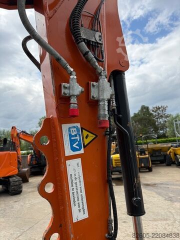 Mini excavator Hitachi ZX 65 USB-6