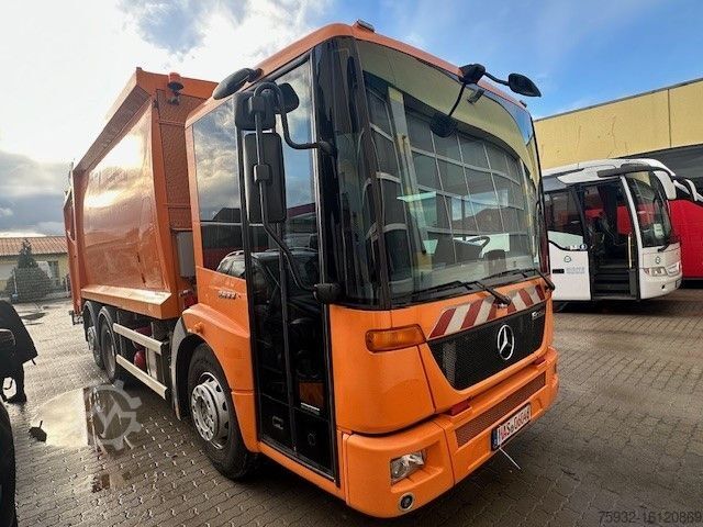 Müllwagen MERCEDES-BENZ ECONIC 2633 HN TERBERG 1. D- kommunale Hand