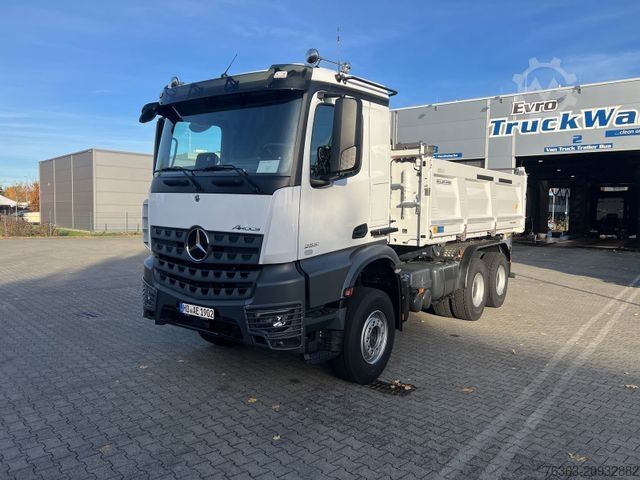 Dreiseitenkipper LKW MERCEDES-BENZ Arocs 2651 K 6x4 Meiller Trigenius Bordmatik