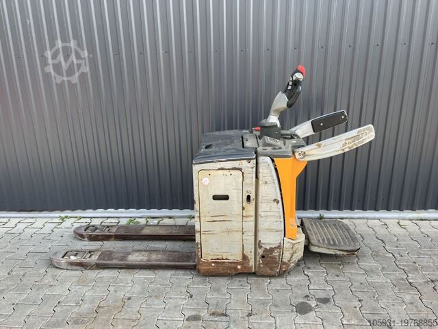 Electric Pallet Truck Still EXH-SF20