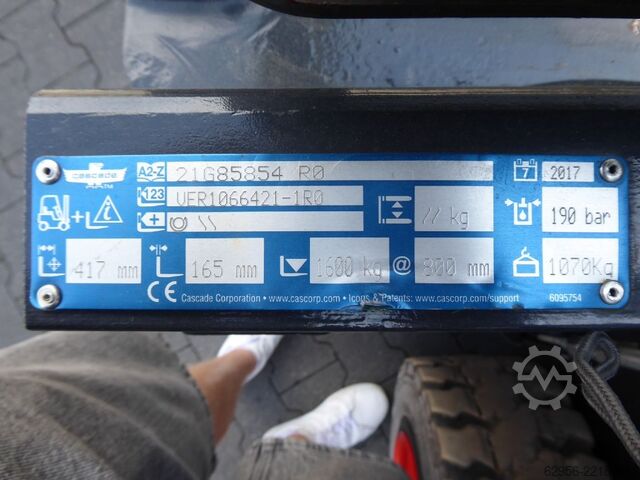 Electric 4-wheel forklift Linde E30HL-01/600