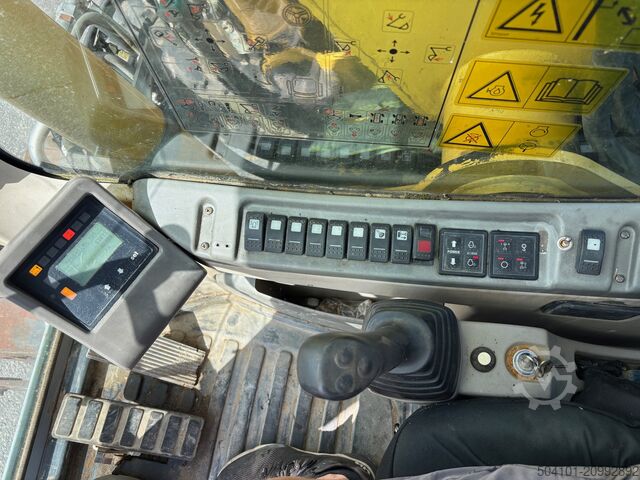 Mobile excavator New Holland MH CITY