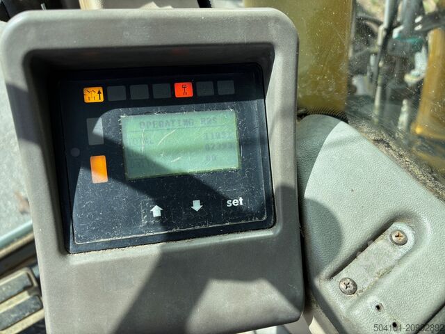 Mobile excavator New Holland MH CITY