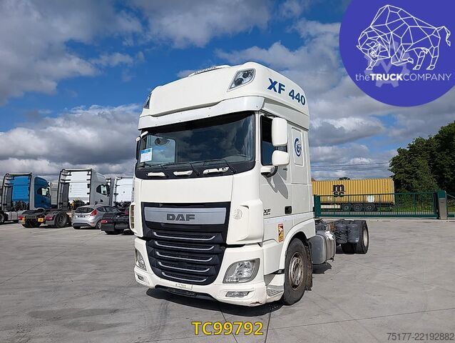 Chassis with cab DAF XF 440