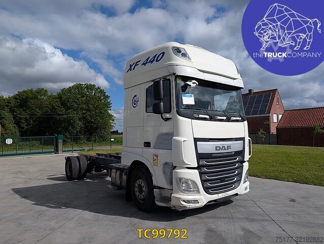 Chassis with cab DAF XF 440