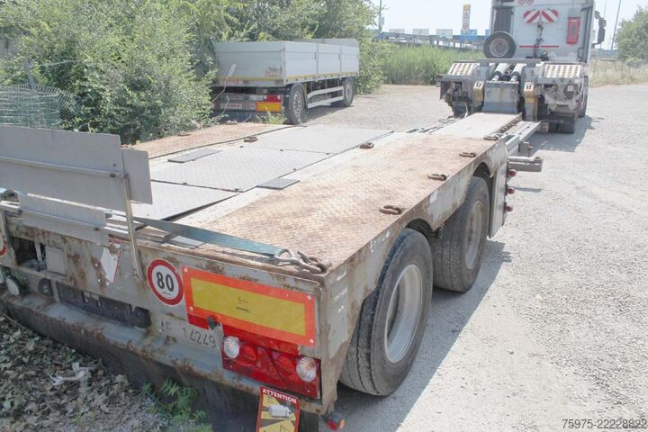 Lowbed semitrailer for transportation of construction machinery Recker semirimorchio culla vasca allungabile