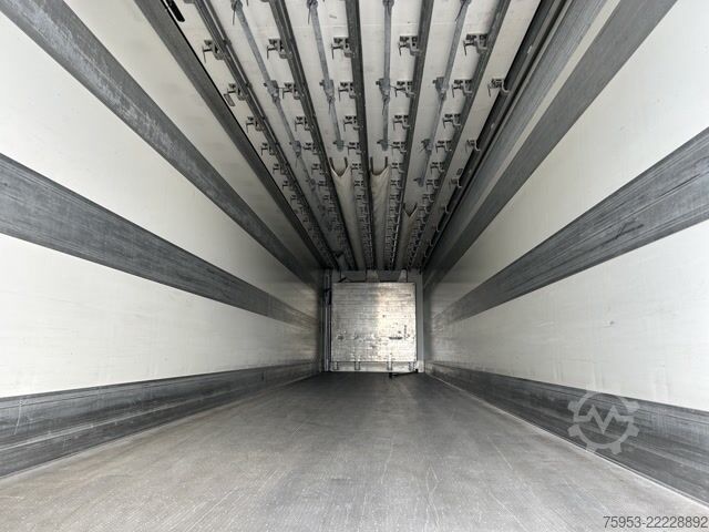 Reefer semitrailer Schmitz Cargobull SKO 24 Rohrbahn Carrier Vector 1950