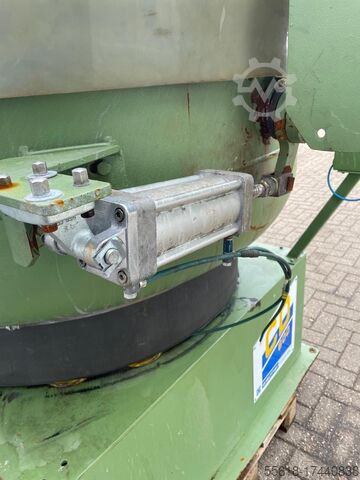 Vibrating finishing machine walter trowal CD 600