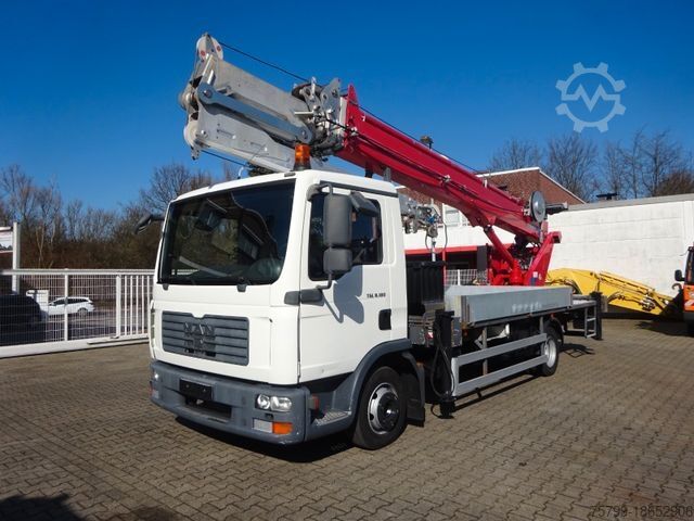 Truck-mounted crane van MAN 8.180  TGL + Böcker AK 32 Meter Dachdeckerkran