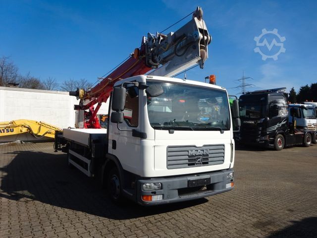 Truck-mounted crane van MAN 8.180  TGL + Böcker AK 32 Meter Dachdeckerkran