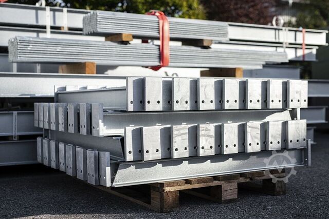 Heavy duty shelf 4 Stück Kragarmregal-Ständer einseitig Höhe 4,16 m / Tiefe 1,2 m / Länge 4 m