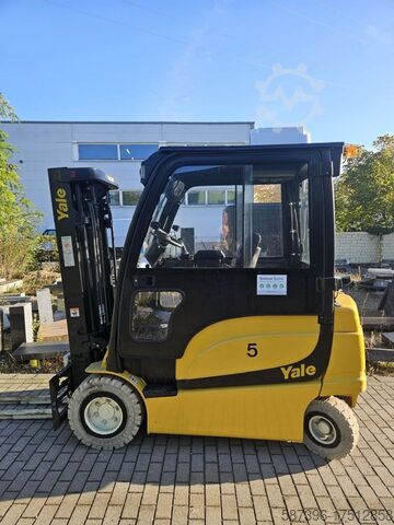 Electric 4-wheel forklift Yale ERP25VL