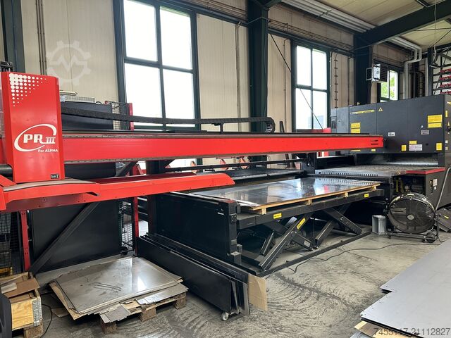 Laserschneidmaschine AMADA LC-2415 Alpha IV NT mit Be- Entladung