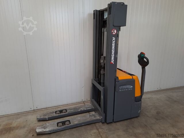 High Lift stacker Jungheinrich EJC220