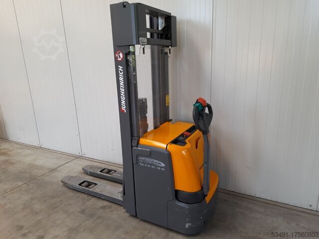 High Lift stacker Jungheinrich EJC220