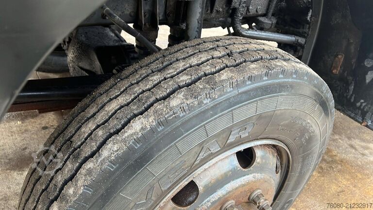 Plattformanhänger MAN 12.192 (MANUAL PUMP / 4X4 / POMPE MANUELLE / GR...