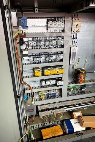 Universal-Bearbeitungszentrum DECKEL MAHO DMU 60 T