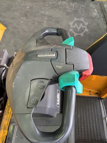 Electric Pallet Trucks Jungheinrich ERE 225 Li-lon