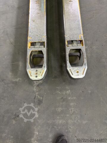 Electric Pallet Trucks Jungheinrich ERE 225 Li-Lon