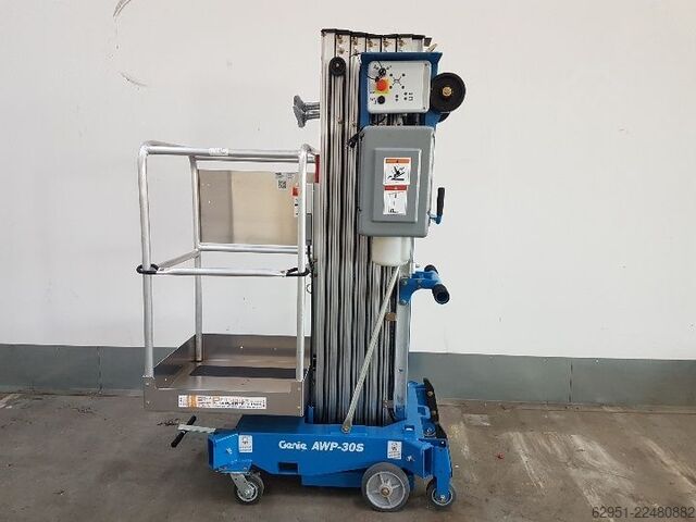 Vertical / Personnel Lifts Genie AWP 30S