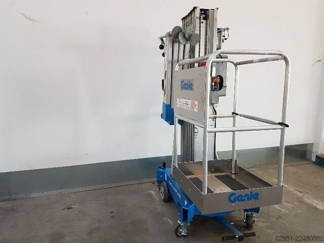 Vertical / Personnel Lifts Genie AWP 30S