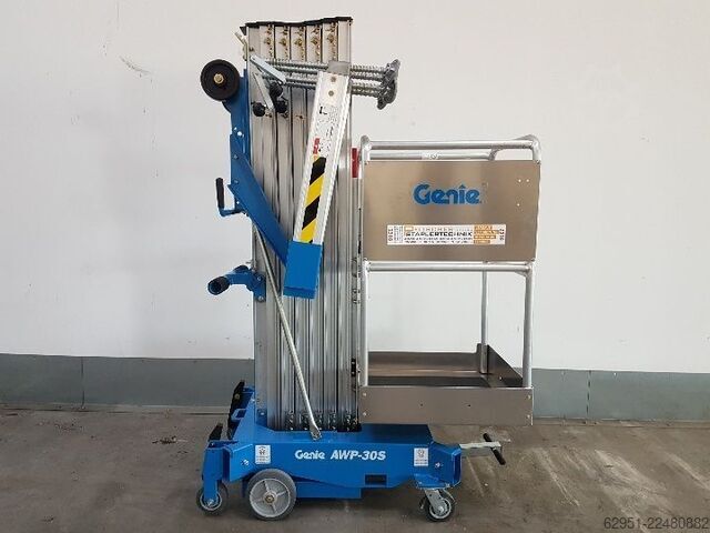 Vertical / Personnel Lifts Genie AWP 30S