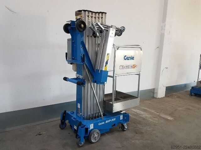Vertical / Personnel Lifts Genie AWP 30S