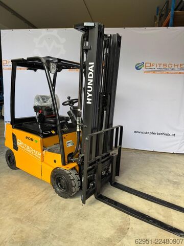 Electric 4-wheel forklift Hyundai 20B-9