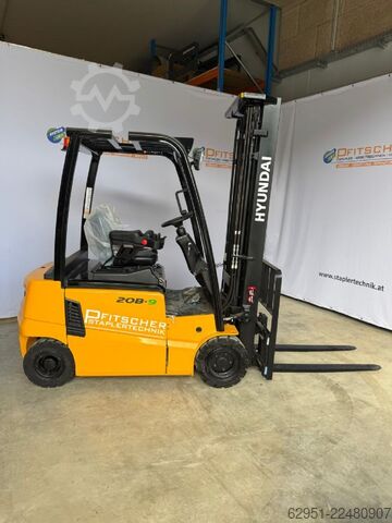 Electric 4-wheel forklift Hyundai 20B-9
